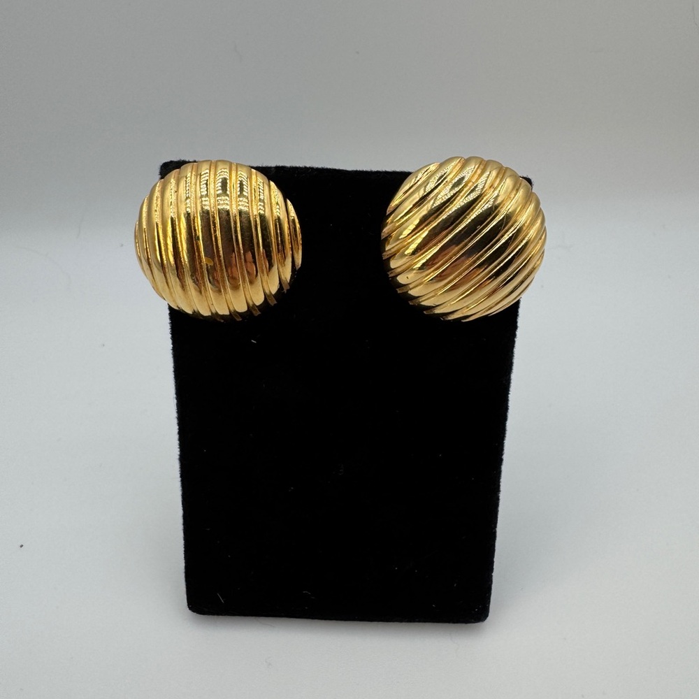 Vintage Goldtone Monet circular earrings
